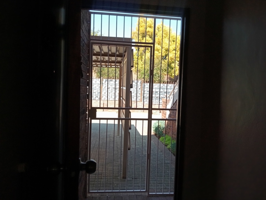 2 Bedroom Property for Sale in Langenhovenpark Free State